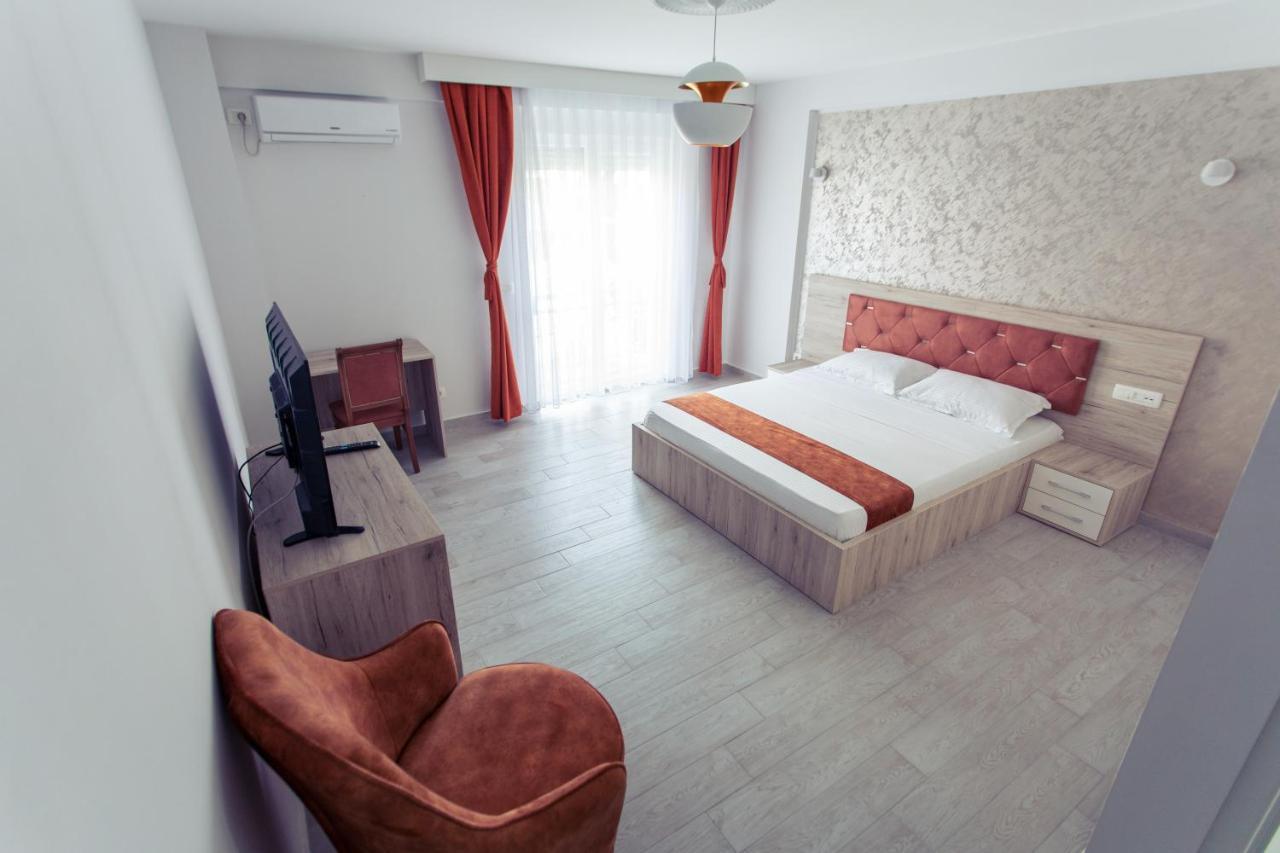 City Hotel Урошевац Экстерьер фото