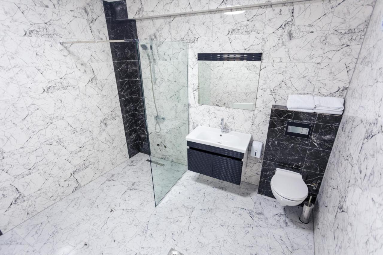 City Hotel Урошевац Экстерьер фото