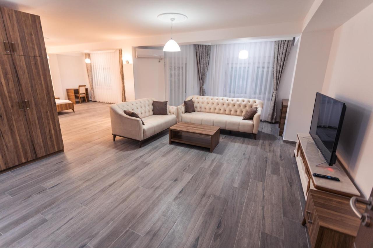 City Hotel Урошевац Экстерьер фото