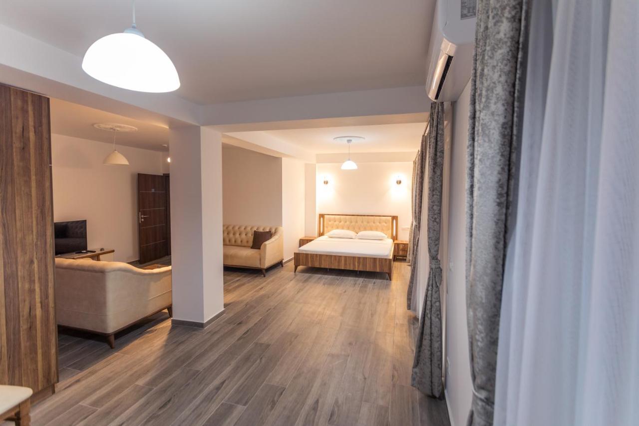City Hotel Урошевац Экстерьер фото
